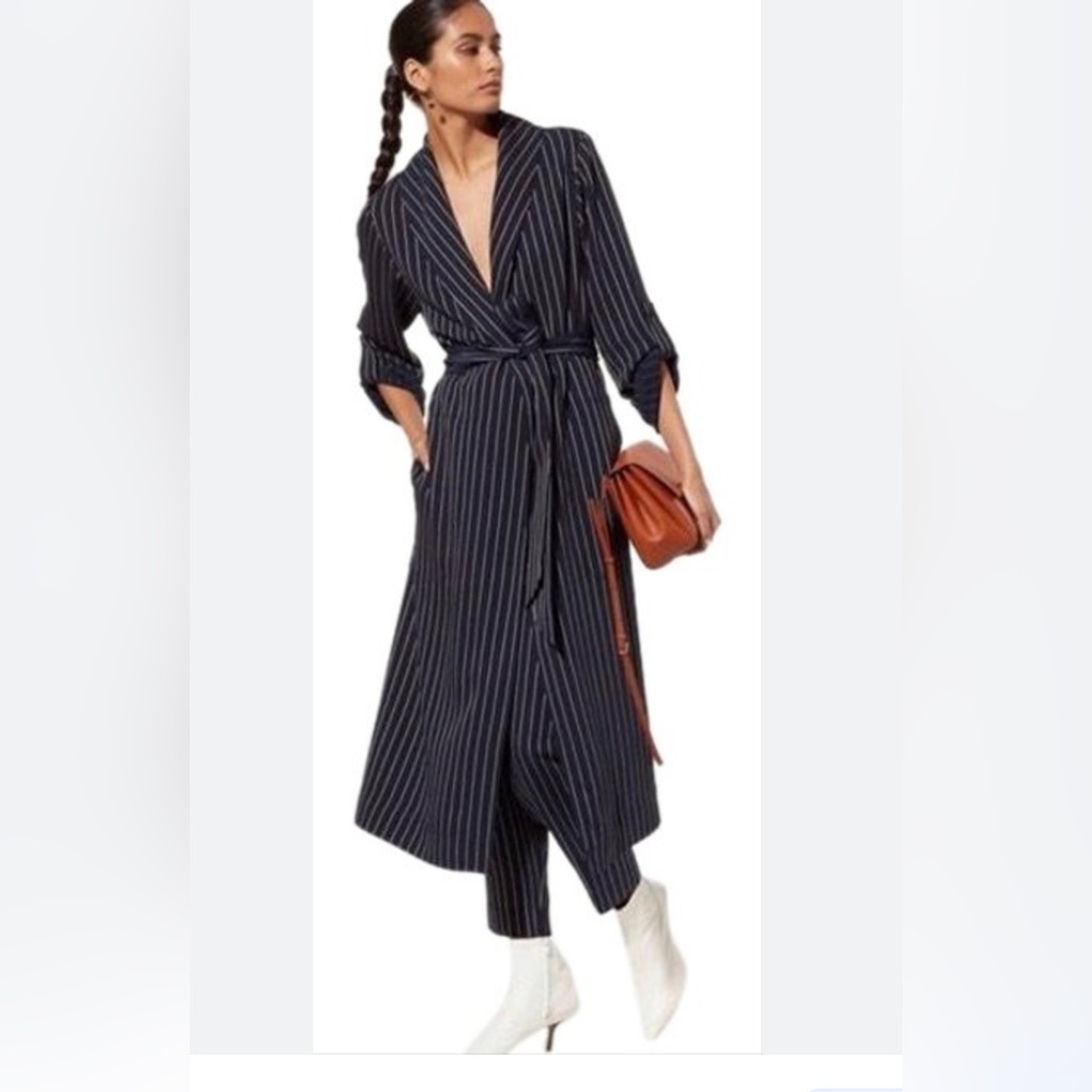 Aritzia Babaton Kahlo Robe